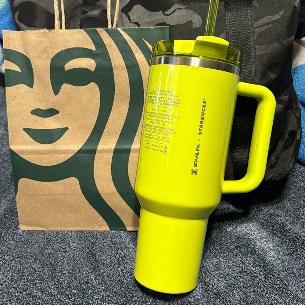 NWT Stanley & Starbucks SUMMER LIME release. 40oz. Same day shipping.